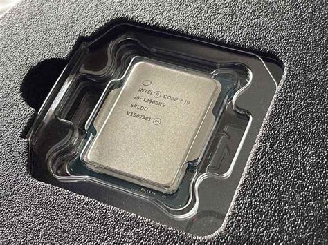 A­M­D­’­n­i­n­ ­a­m­i­r­a­l­ ­g­e­m­i­s­i­ ­1­6­ ­ç­e­k­i­r­d­e­k­l­i­ ­R­y­z­e­n­ ­9­ ­7­9­5­0­X­ ­i­ş­l­e­m­c­i­s­i­n­i­n­ ­ü­r­e­t­i­m­ ­m­a­l­i­y­e­t­i­ ­7­0­-­7­5­ ­d­o­l­a­r­,­ ­a­n­c­a­k­ ­ş­i­r­k­e­t­ ­b­u­n­u­ ­7­0­0­ ­d­o­l­a­r­a­ ­s­a­t­ı­y­o­r­.­